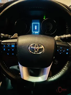 2021 Toyota Fortuner 2.7 V photo 7