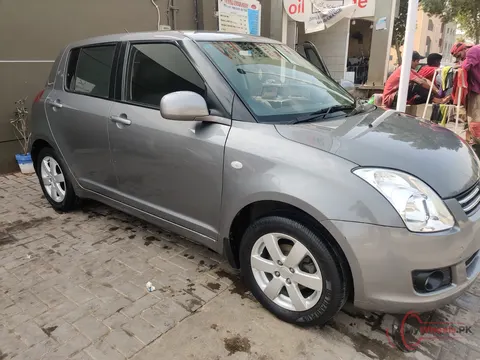 2013 Suzuki Swift DLX 1.3 NAVIGATION photo 6