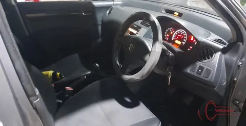 2015 Suzuki Swift DLX 1.3 NAVIGATION photo 10