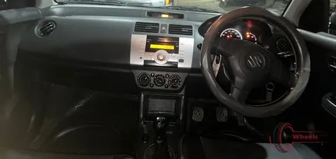 2015 Suzuki Swift DLX 1.3 NAVIGATION photo 8