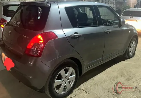 2015 Suzuki Swift DLX 1.3 NAVIGATION photo 6