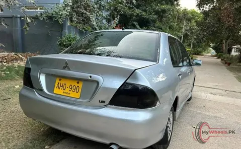 2005 Suzuki Cultus photo 3