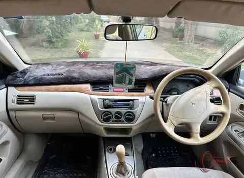 2005 Suzuki Cultus photo 2