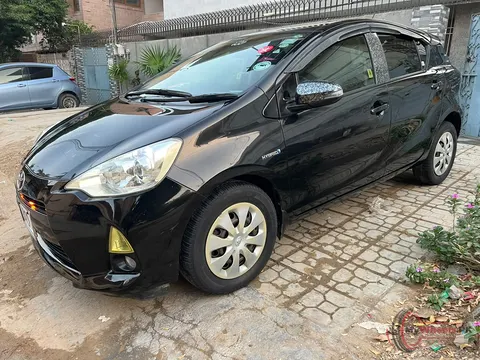 2014 Toyota Aqua S photo 2
