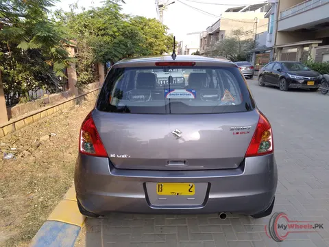 2018 Suzuki Swift DLX 1.3 NAVIGATION photo 7