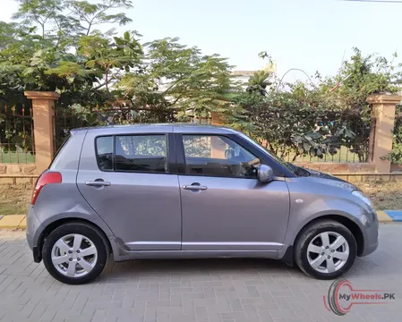2018 Suzuki Swift DLX 1.3 NAVIGATION photo 5