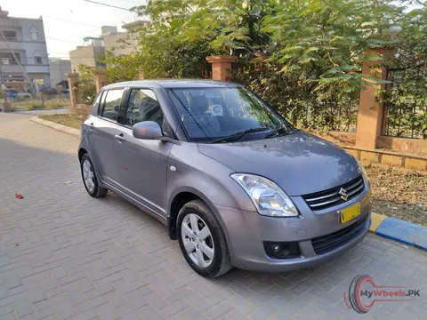 2018 Suzuki Swift DLX 1.3 NAVIGATION photo 4