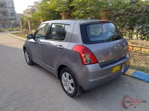 2018 Suzuki Swift DLX 1.3 NAVIGATION photo 11