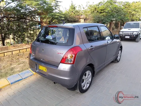 2018 Suzuki Swift DLX 1.3 NAVIGATION photo 6