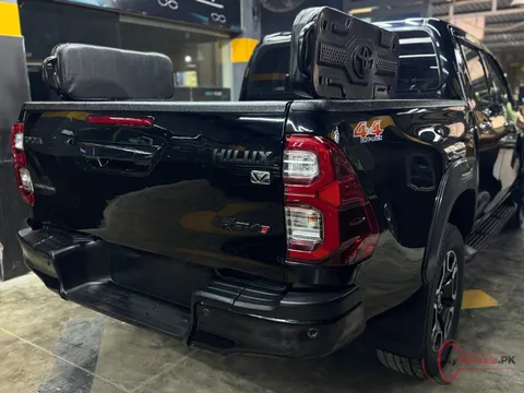 2022 Toyota Fortuner photo 3