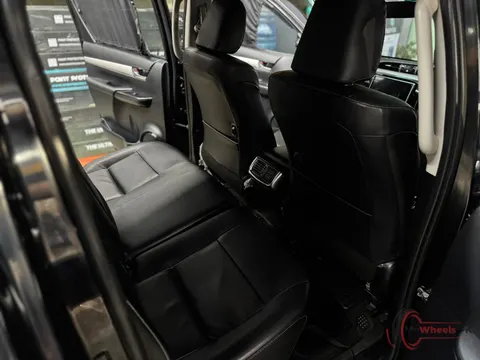 2022 Toyota Fortuner photo 6