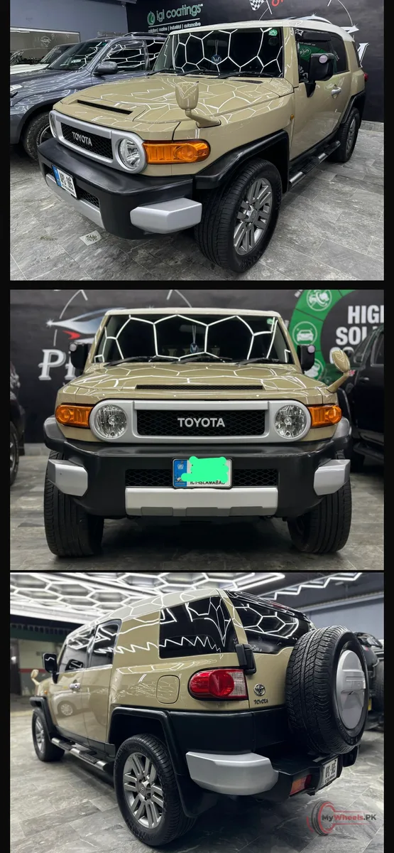 2013 Toyota FJ CRUISER AUTOMATIC main vehicle photo