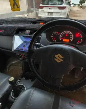 2012 Suzuki Swift photo 3