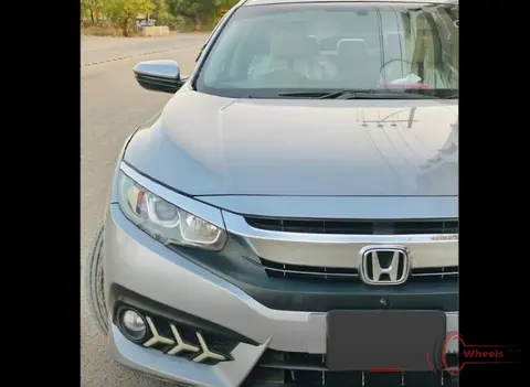 2017 Honda Civic Oriel photo 2