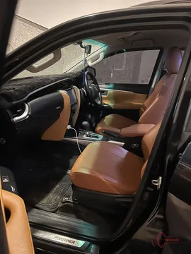 2021 Toyota Fortuner 2.7 V photo 6