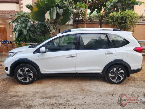 2018 Honda BR-V i-VTEC S photo 7