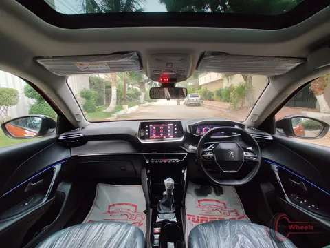 2022 PEUGEOT 2008 ALLURE photo 10