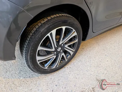2022 Suzuki Swift GLX CVT photo 7