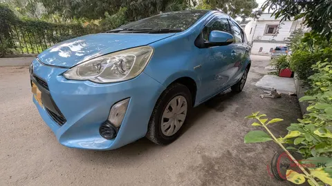 2015 Toyota Aqua photo 2