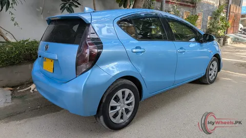 2015 Toyota Aqua photo 3