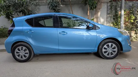 2015 Toyota Aqua photo 12