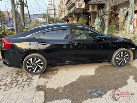 2017 Honda Civic Oriel photo 8