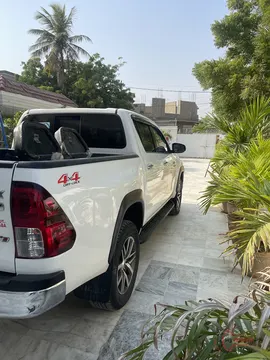 2020 Toyota HILUX REVO V AUTOMATIC 2.8 photo 2