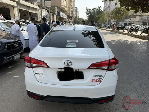 2025 Toyota Yaris GLI CVT 1.3 photo 3