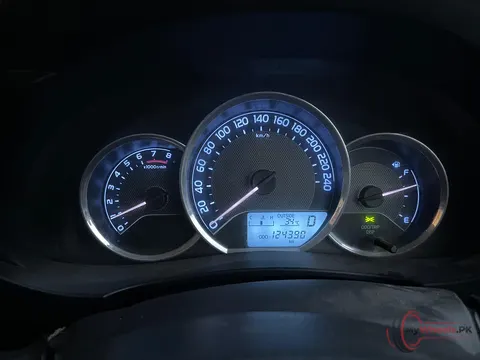 2017 Toyota Corolla GLi 1.3 photo 2