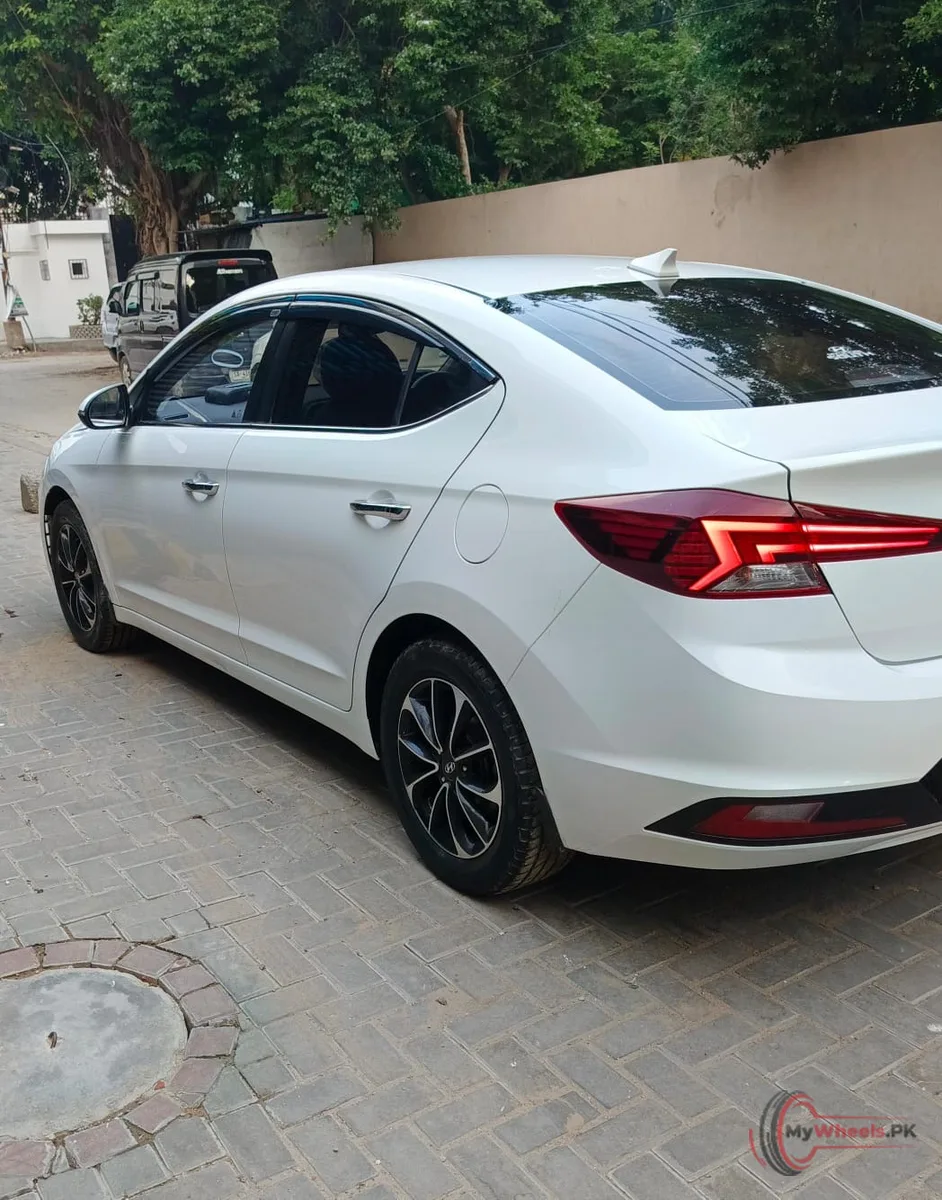 2023 Hyundai Elantra GL