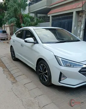 2023 Hyundai Elantra GL photo 4