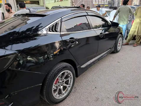2018 Honda Civic Oriel photo 3