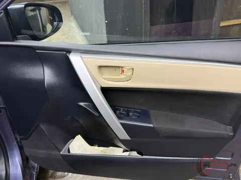 2015 Toyota Corolla GLi 1.3 photo 2