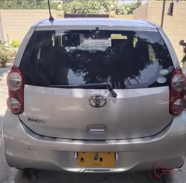 2014 Toyota Aqua photo 2
