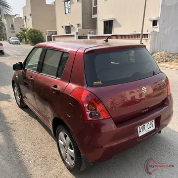 2013 Suzuki Swift DLX 1.3 NAVIGATION