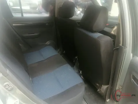 2012 Suzuki Swift photo 2
