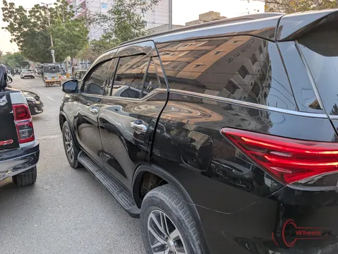 2021 Toyota Fortuner 2.7 V photo 2