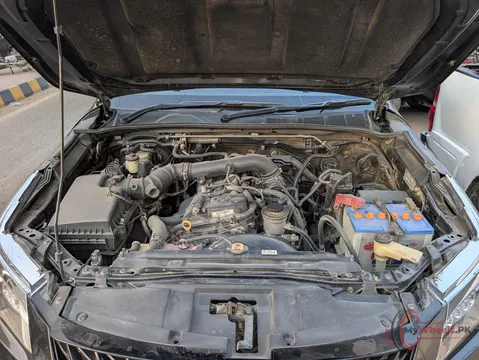 2021 Toyota Fortuner 2.7 V photo 5
